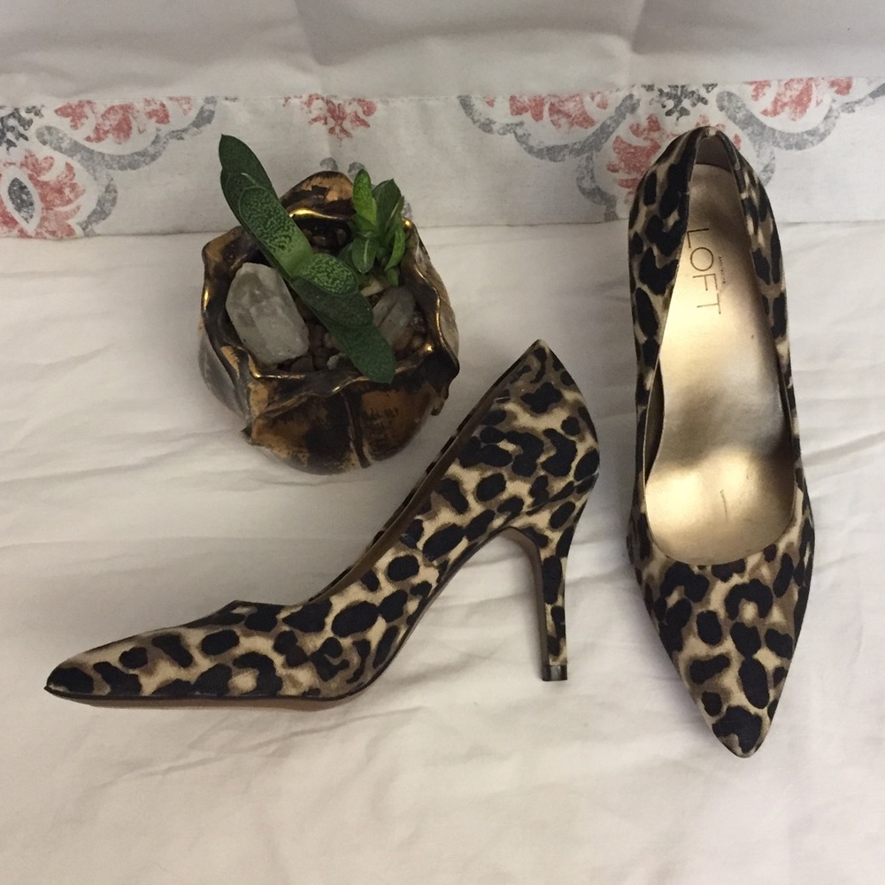 3/$25 Ann Taylor LOFT Animal Print Pumps 6.5